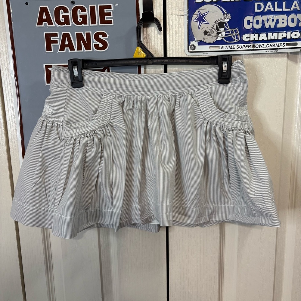 Ruehl Gray Striped Mini Skirt